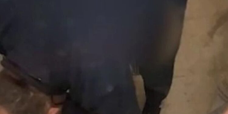 Graban a comerciante en aberrante video