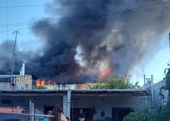 Pérdidas totales tras un incendio en importante negocio de Caucete