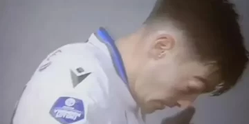 VIDEO: un futbolista se sonó la nariz y casi pierde un ojo