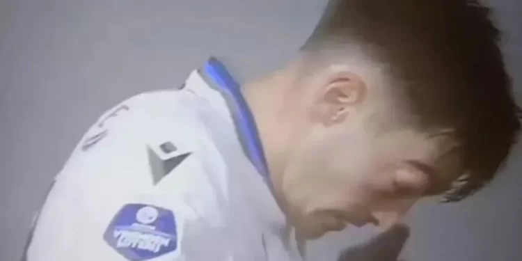 VIDEO: un futbolista se sonó la nariz y casi pierde un ojo