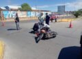 Violento choque entre una moto y un auto en Rawson: una joven fue hospitalizada