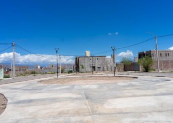 Rivadavia transforma el Barrio Jardines del Oeste con una nueva plaza