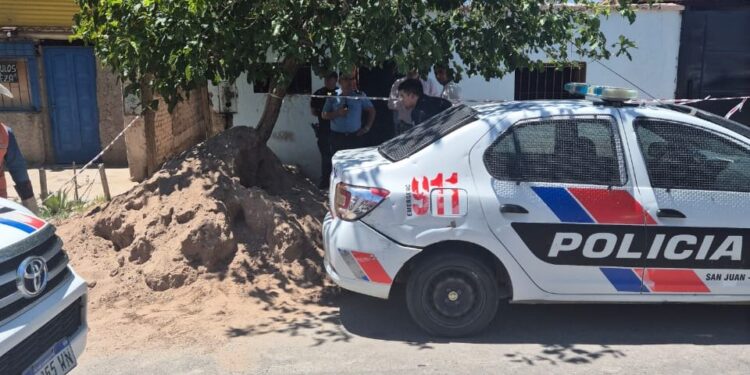 Un adolescente murió electrocutado mientras limpiaba su casa en Rawson