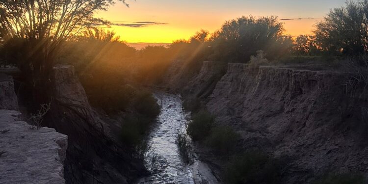Sarmiento: joven desaparece y es hallado muerto tras intentar cruzar un badén