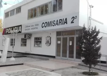 Un hombre murió en San Juan tras darse cabezazos contra el asfalto