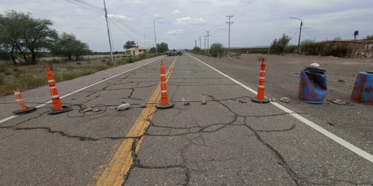 Accidente en la Ruta 141: mujer chocó con una roca y terminó fracturada