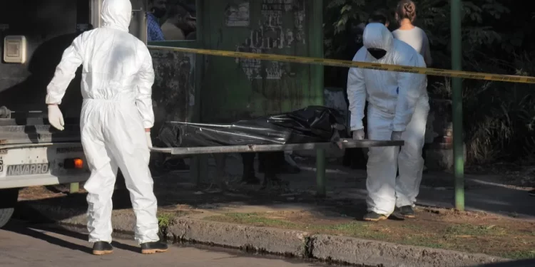 Se roció nafta, ató una cuerda a un árbol y se prendió fuego: murió calcinado