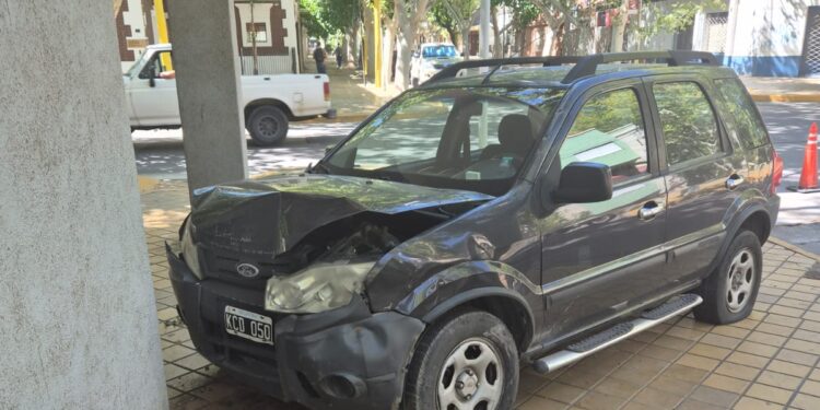 Impactante choque en Capital: Una conductora fue trasladada al hospital