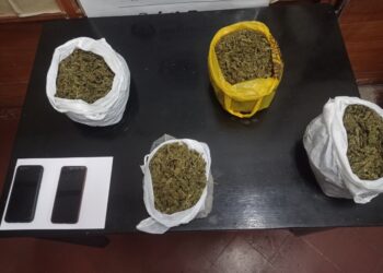 Operativo en Capital: mujer detenida tras retirar paquete con marihuana