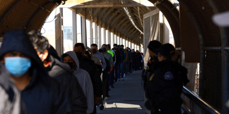 El Gobierno de Donald Trump detuvo a casi 1.000 inmigrantes en 24 horas