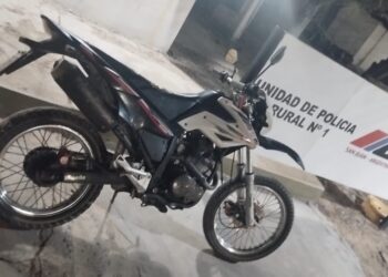 Tensión en la Ruta 20: persiguen y detienen a dos personas con una moto robada