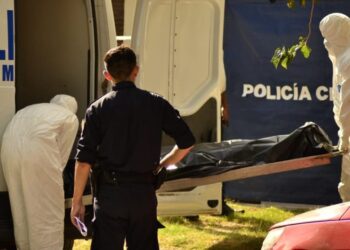Desgarrador: madre de dos niños se quita la vida en un edificio céntrico