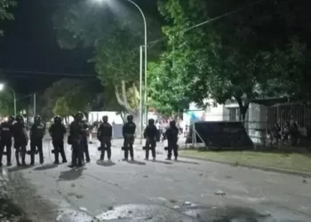 A niña de 13 años le dolía la panza, fue al hospital y dio a luz un bebé