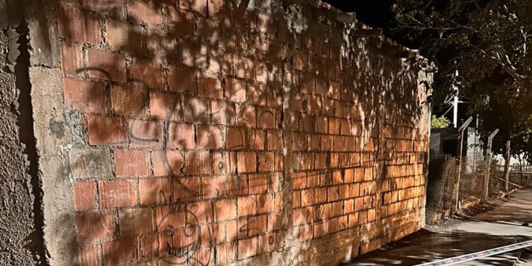 Brutal ataque en Chimbas: le disparó cinco veces a su concuñado y huyó en un auto