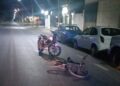 Impactante accidente en Caucete: motociclista atropelló a una mujer en su bicicleta
