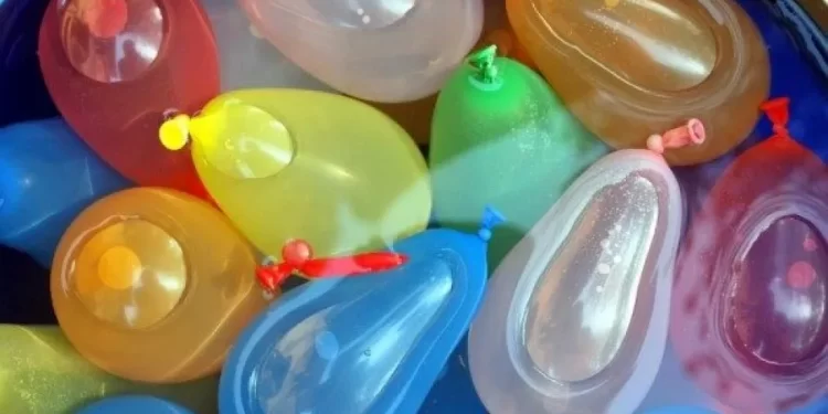 Una mujer perdió su embarazo tras ser atacada con bombitas