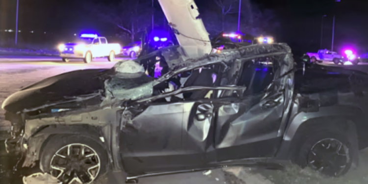 Cuatro amigos murieron en un impresionante vuelco de camioneta