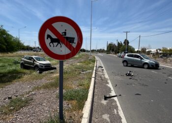 Fuerte accidente en la Ruta 40: chocaron de frente y una camioneta dejó un herido