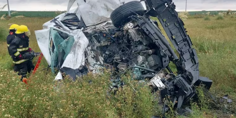 Conmoción: una pareja murió en el acto en brutal choque frontal