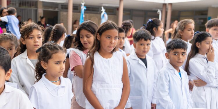 Comenzaron las clases del Ciclo Lectivo 2025 con un acto en Albardón