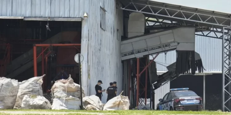 Hallan el cuerpo de una bebé recién nacida en una planta de residuos