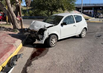 Impactante accidente en pleno cruce de Capital: madre, hija y un bebé heridos