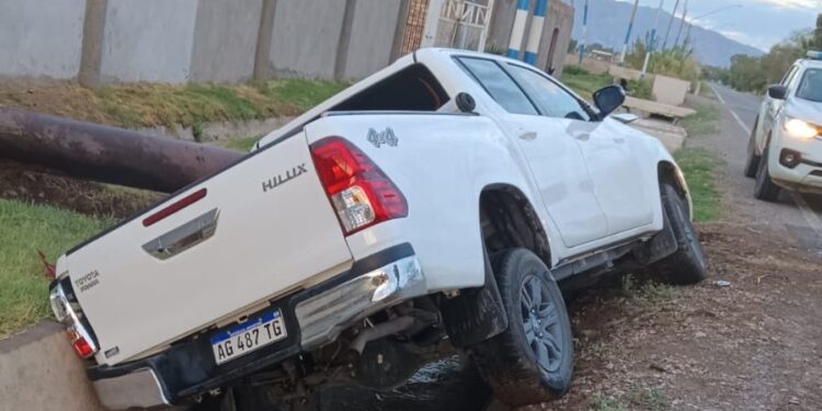 Conductor se quedó dormido al volante y protagonizó un violento vuelco en Pocito