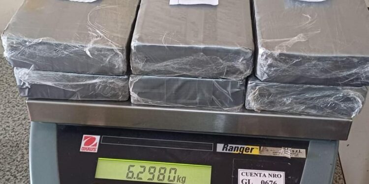 Gendarmería interceptó un ómnibus y secuestró más de 6 kilos de cocaína