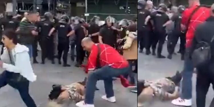 Jubilada de 87 años golpeada salvajemente e internada en marcha al Congreso