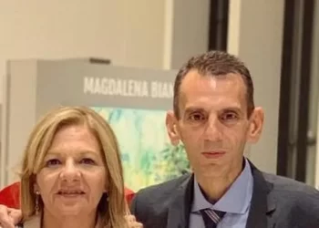Sorpresa política: El marido de la exministra de Uñac ahora trabaja para Milei