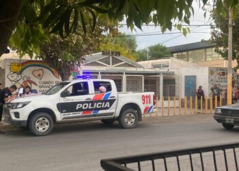 Pánico en un jardín: Tres menores entraron a robar con los niños en clases