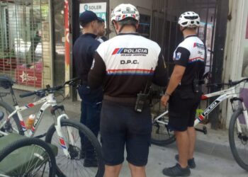 Alarma en la peatonal por el hallazgo de un arma oculta en los baños