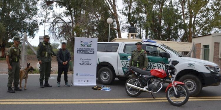 Ruta 40: Gendarmería secuestró más de 2 kilos y medio de cocaína