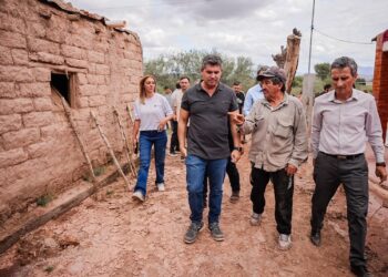 Orrego recorrió Jáchal tras el temporal y prometió ayuda inmediata a los damnificados