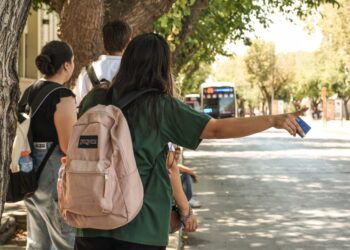 Convocan a estudiantes y docentes a realizar la credencial única de transporte