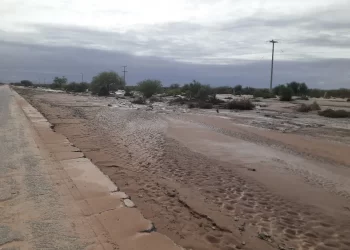 Peligro en la ruta: la creciente dañó la banquina y advierten a conductores