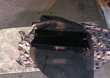 Robó un televisor y lo llevaba camuflado en un colchón: quedó detenido