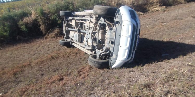 Un conductor ebrio chocó e hizo volcar a un patrullero en 25 de Mayo