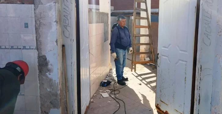 Los fieles de San Expedito tendrán baños nuevos tras años de abandono