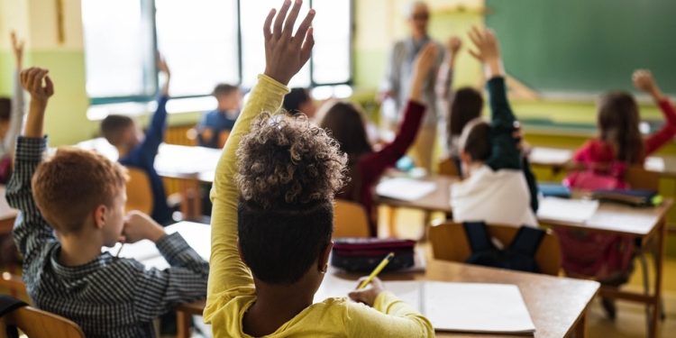 Maestra daba una clase, se descompensó delante de sus alumnos y murió