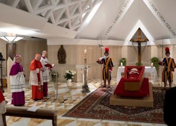 Difundieron las fotos del Papa Francisco en su féretro: ¿cuándo será el funeral?