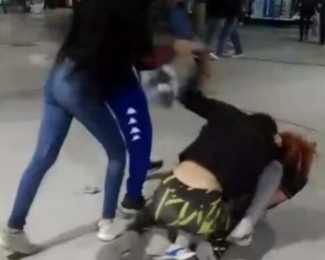 VIDEO: Feroz pelea entre dos mujeres sanjuaninas con piñas y patadas
