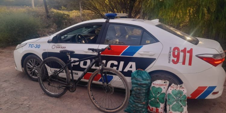 Del tomate al calabozo: atraparon a un joven con 75 kilos de tomates robados