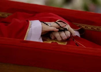 El Vaticano decidió extender el horario del velatorio del Papa Francisco