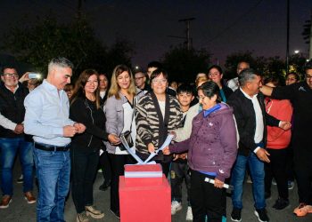 Chimbas va por el 100% LED: Daniela Rodríguez iluminó una calle muy transitada