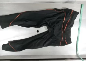 Difunden prenda clave para identificar a la madre de la beba hallada en un basural en Caucete