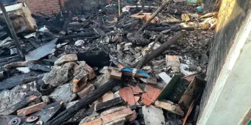 Un incendio arrasó dos viviendas en Caucete y las familias afectadas piden ayuda