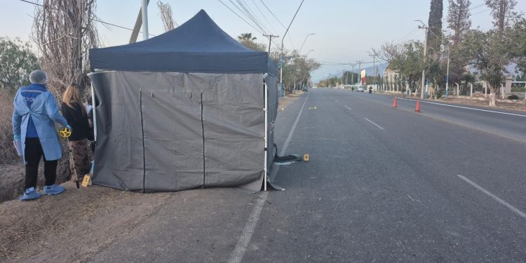 Conmoción: Menor de 16 años murió al chocar su moto en una pilastra metálica