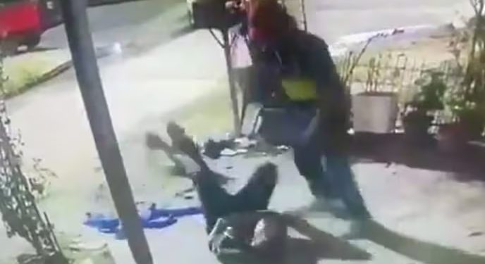 Apuñaló a un joven para robarle, le perforó el corazón y lo dejó en coma