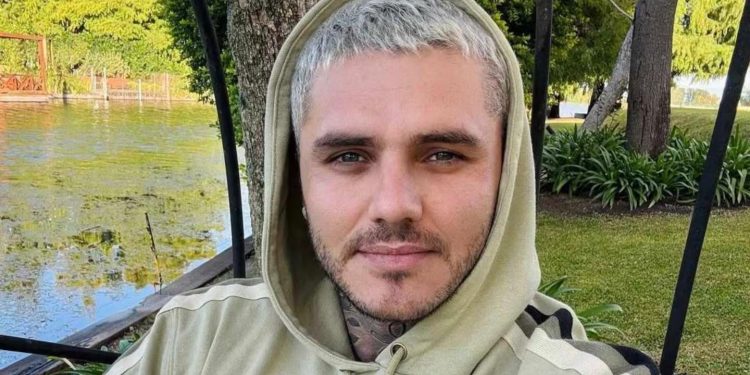 Filtraron una foto de Mauro Icardi junto a una modelo turca en una fiesta